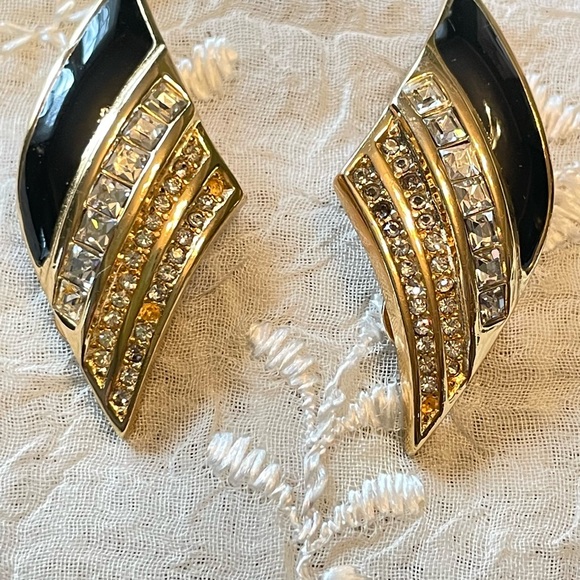 Elegant Gold-toned and Silver-toned Women's Clip Earrings Set. - Picture 5 of 8